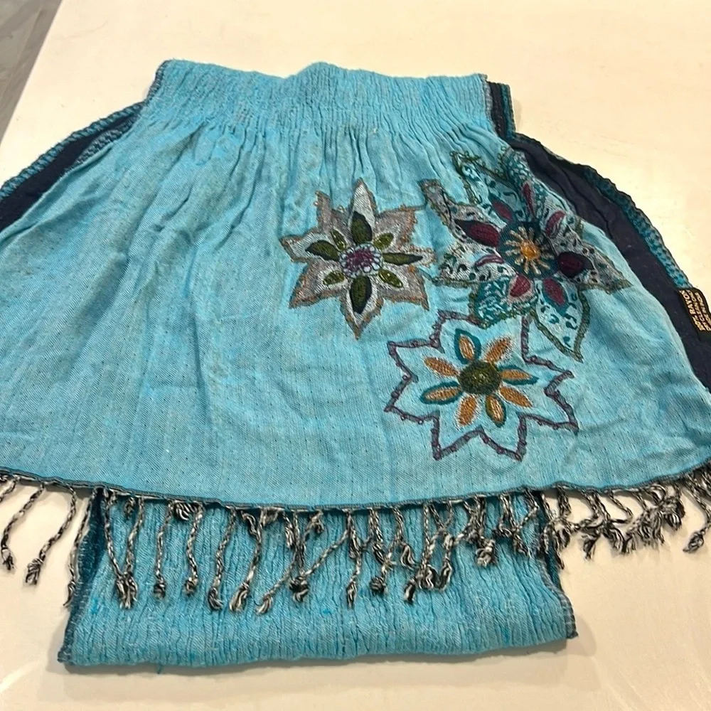 Gorgeous Embroidered Soft Rayon Scarf, Incredible Colors, Stretch, EUC, OS